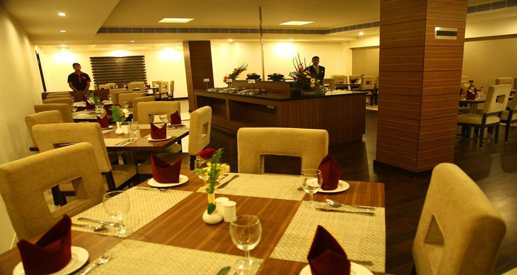 Continent Nakodar Hotel & Resorts Ресторан фото
