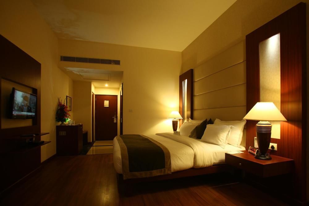 Continent Nakodar Hotel & Resorts Экстерьер фото
