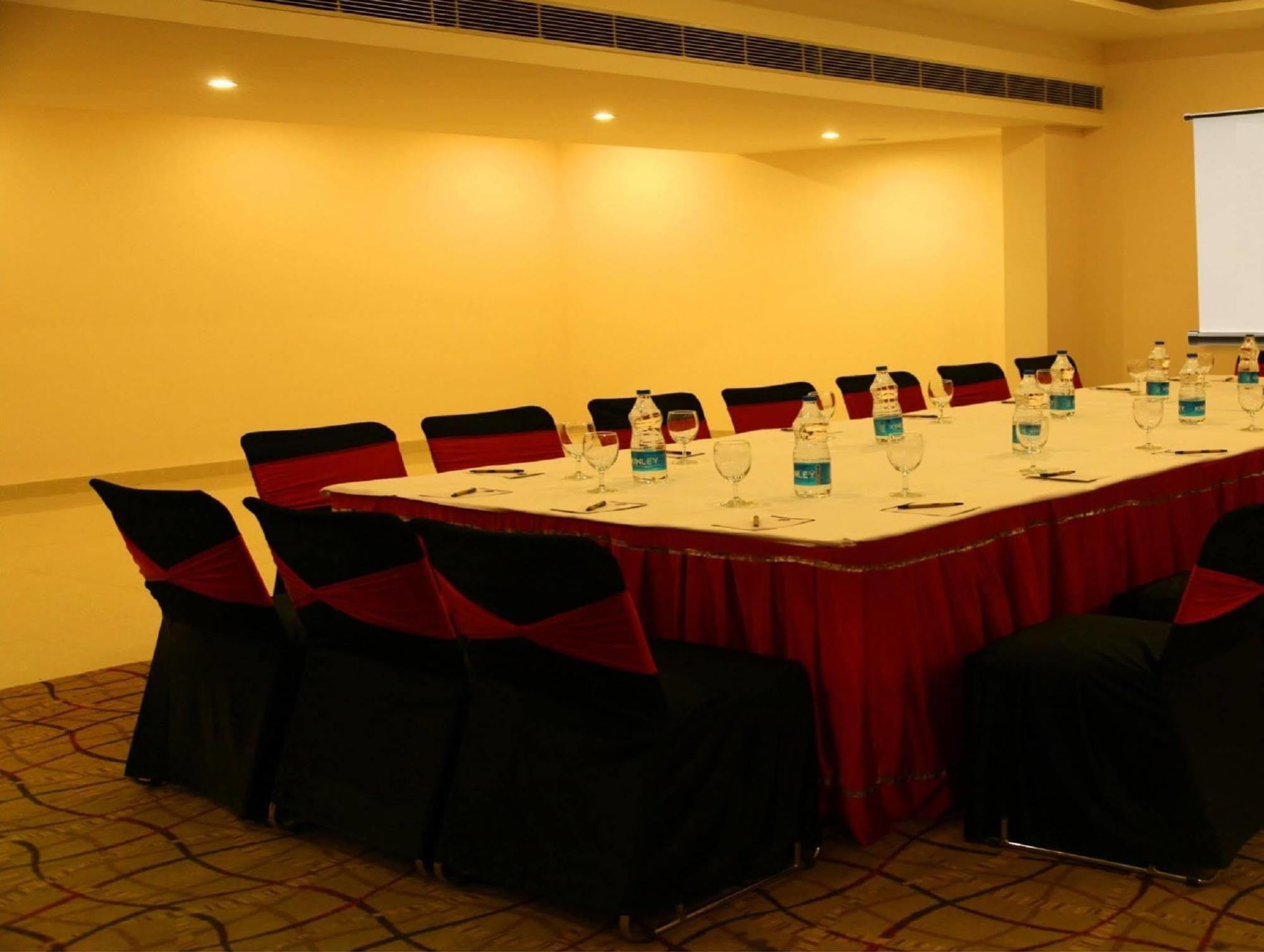 Continent Nakodar Hotel & Resorts Экстерьер фото